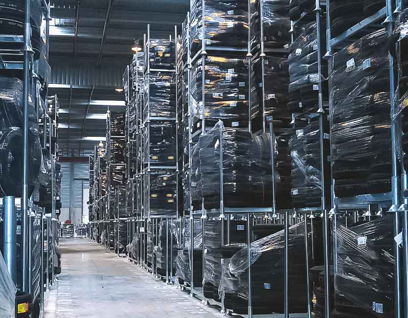 Como é que os sistemas de armazenamento flexível melhoram a eficiência do armazém?
