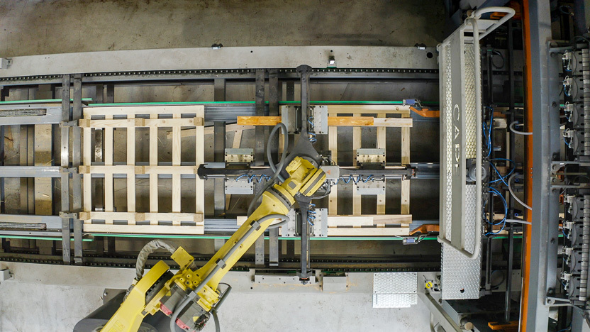 Robot CAPE durante a produção em massa de paletes